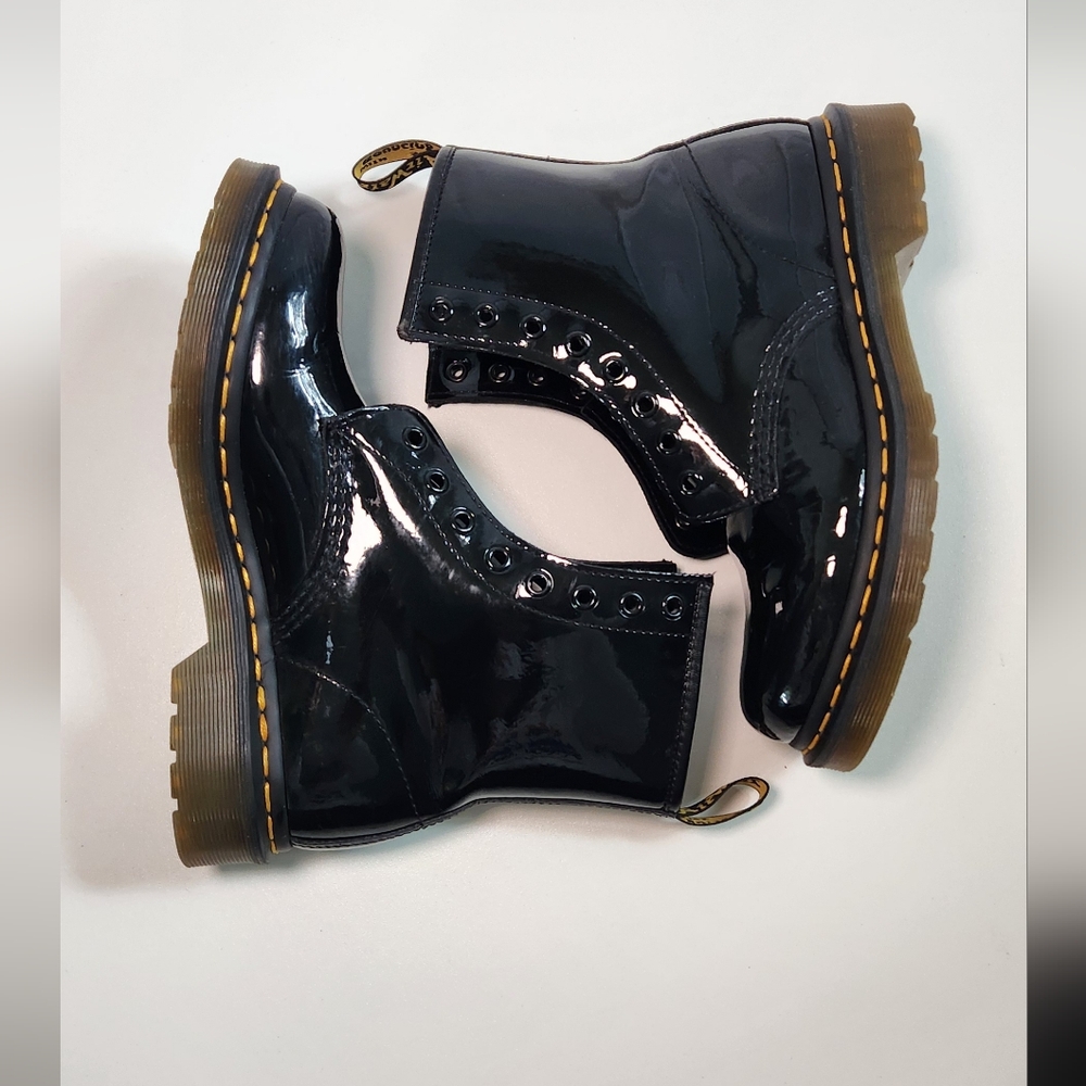 Dr. Martens Women's 1460 W Patent Leather Fashion Boot. Size: 7 - Picture 2 of 9